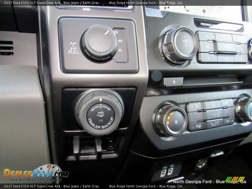 2017 Ford F150 XLT SuperCrew 4x4 Blue Jeans / Earth Gray Photo #25