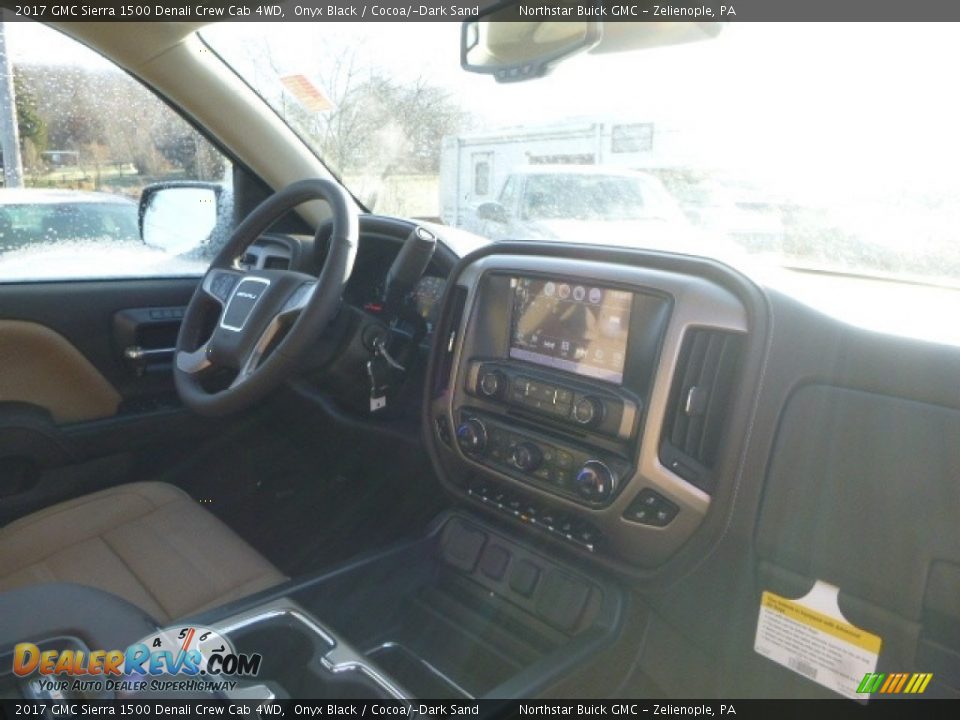 2017 GMC Sierra 1500 Denali Crew Cab 4WD Onyx Black / Cocoa/­Dark Sand Photo #10