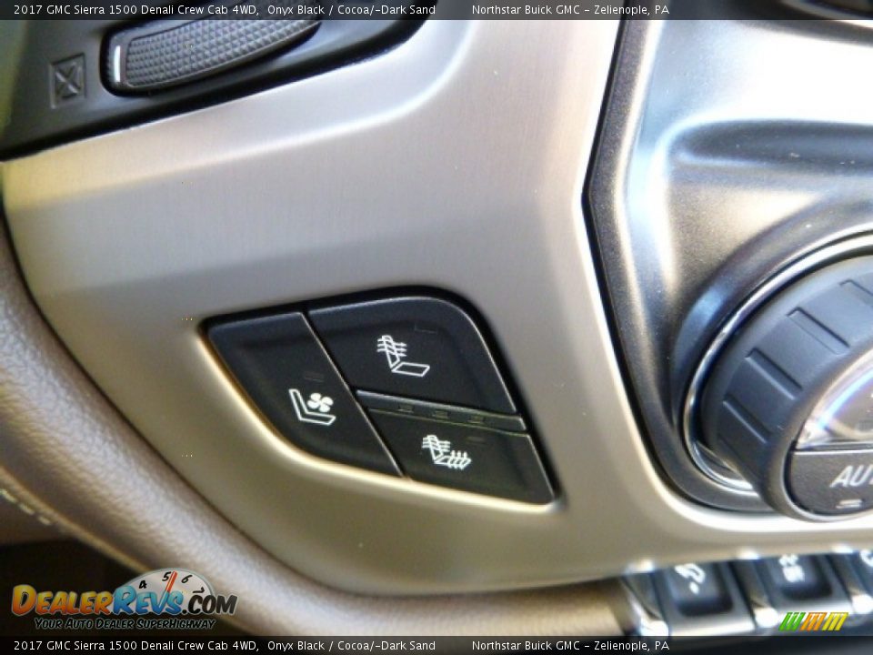 2017 GMC Sierra 1500 Denali Crew Cab 4WD Onyx Black / Cocoa/­Dark Sand Photo #17