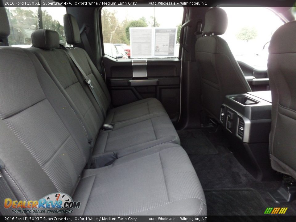 2016 Ford F150 XLT SuperCrew 4x4 Oxford White / Medium Earth Gray Photo #14