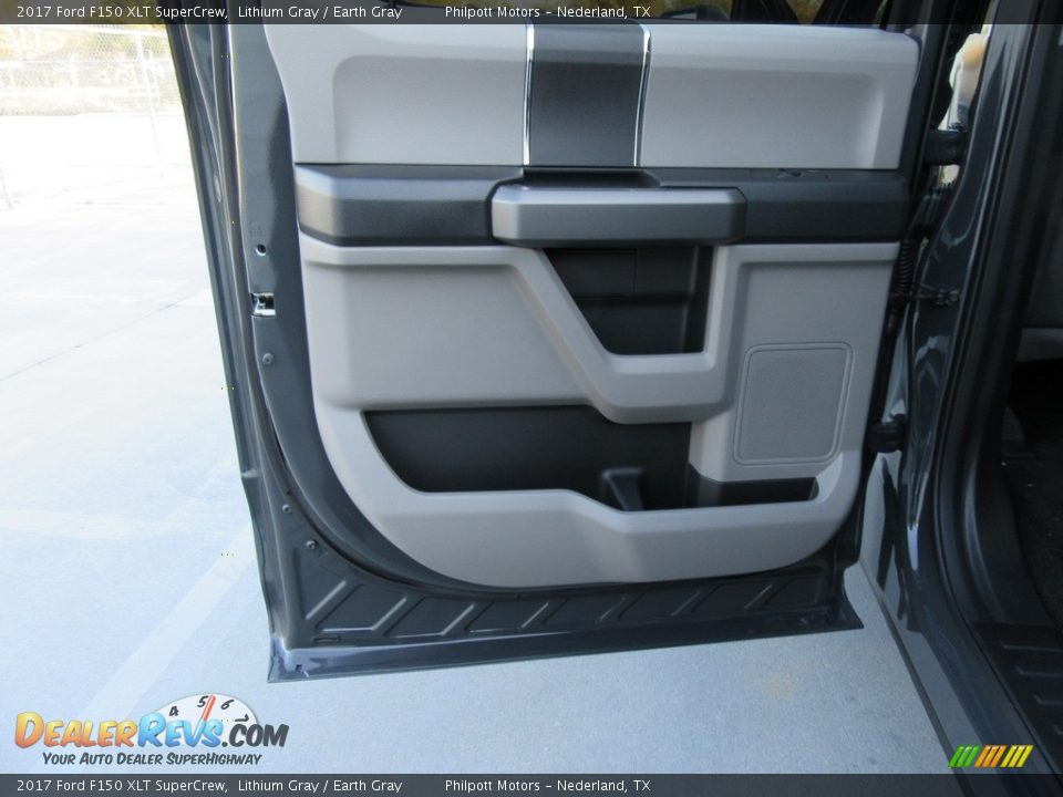 Door Panel of 2017 Ford F150 XLT SuperCrew Photo #17