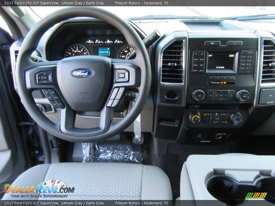 Dashboard of 2017 Ford F150 XLT SuperCrew Photo #23