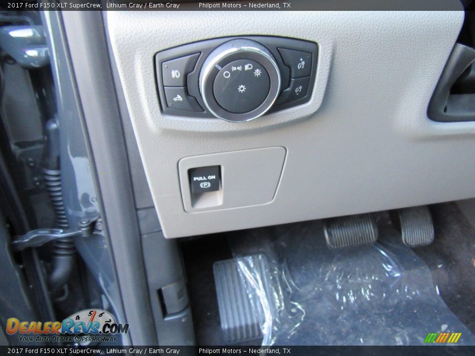Controls of 2017 Ford F150 XLT SuperCrew Photo #30