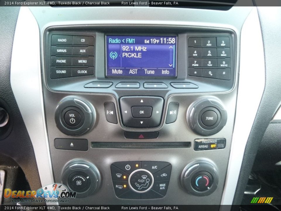 2014 Ford Explorer XLT 4WD Tuxedo Black / Charcoal Black Photo #19