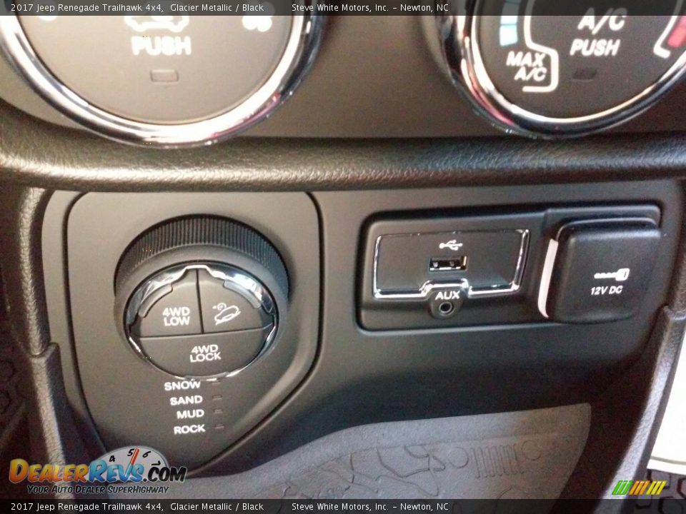 2017 Jeep Renegade Trailhawk 4x4 Glacier Metallic / Black Photo #16