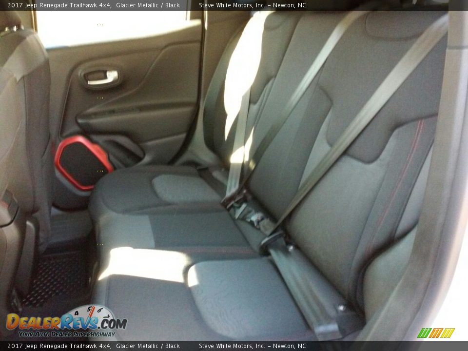 2017 Jeep Renegade Trailhawk 4x4 Glacier Metallic / Black Photo #18