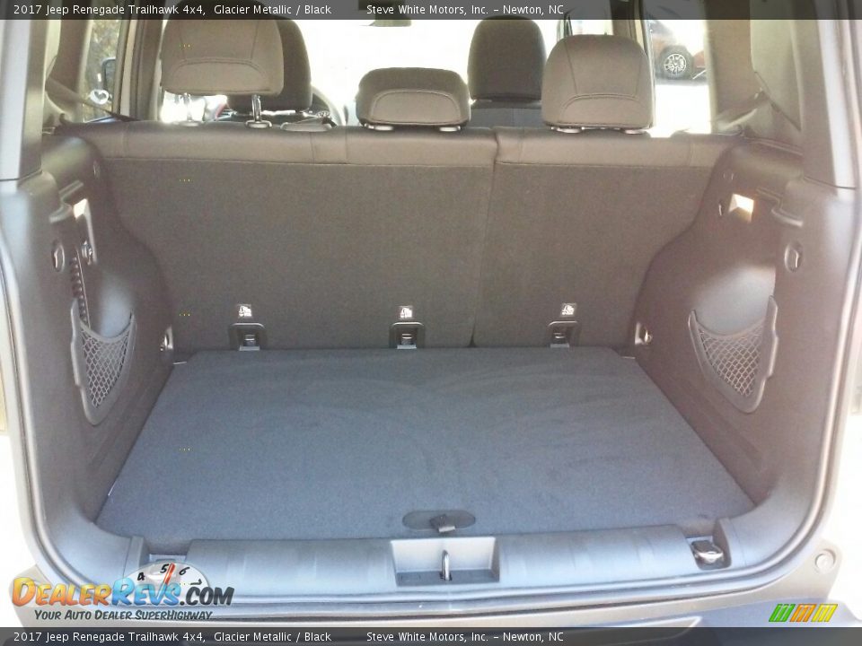 2017 Jeep Renegade Trailhawk 4x4 Glacier Metallic / Black Photo #19