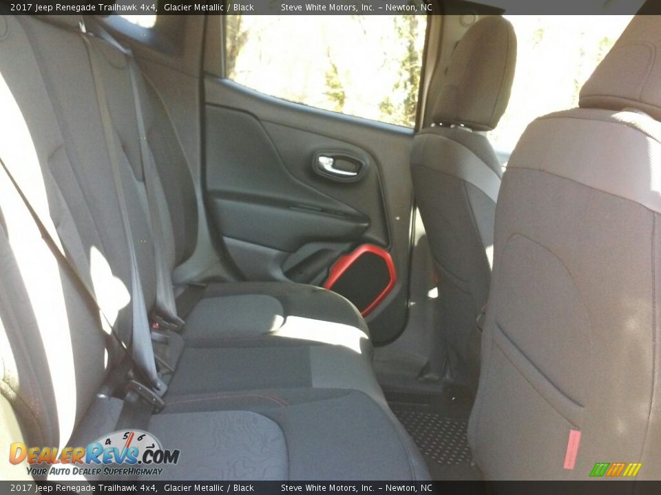 2017 Jeep Renegade Trailhawk 4x4 Glacier Metallic / Black Photo #20