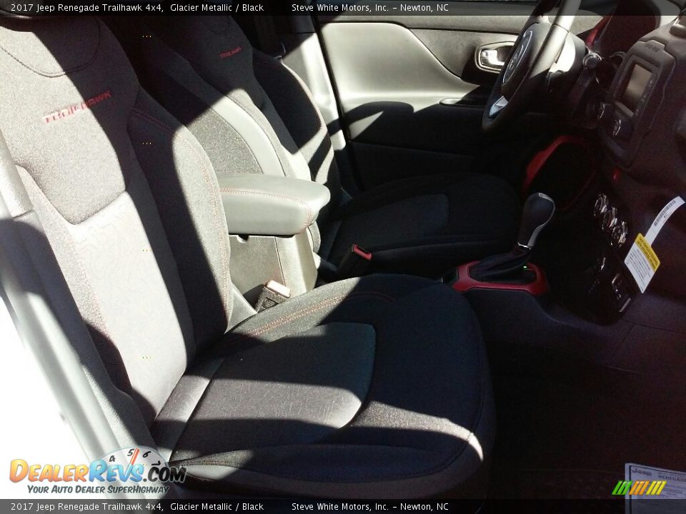 2017 Jeep Renegade Trailhawk 4x4 Glacier Metallic / Black Photo #21