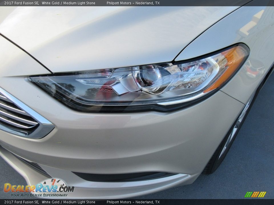 2017 Ford Fusion SE White Gold / Medium Light Stone Photo #9