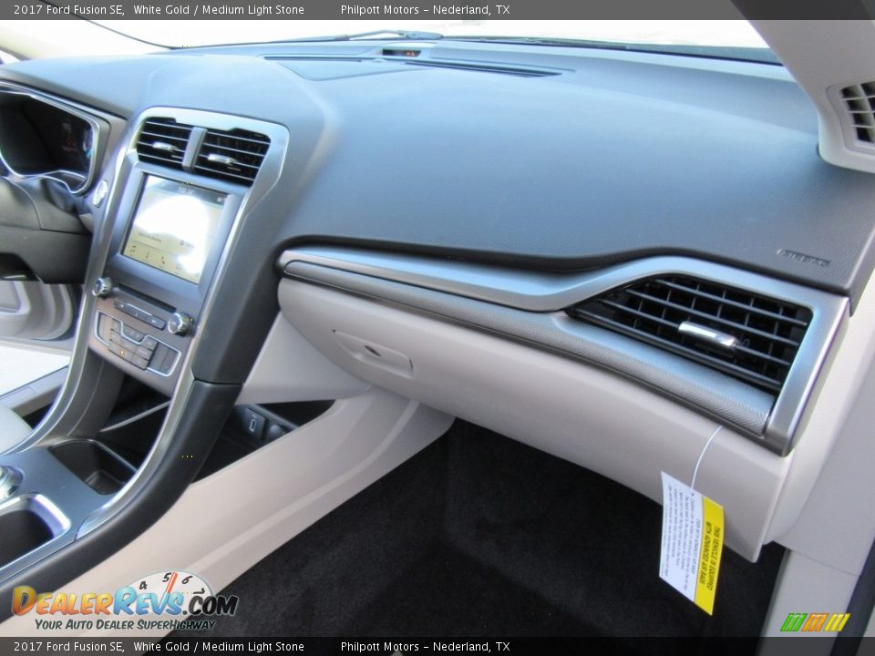 2017 Ford Fusion SE White Gold / Medium Light Stone Photo #16