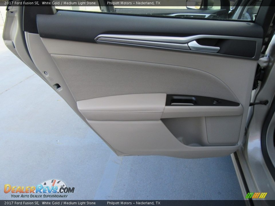 2017 Ford Fusion SE White Gold / Medium Light Stone Photo #17