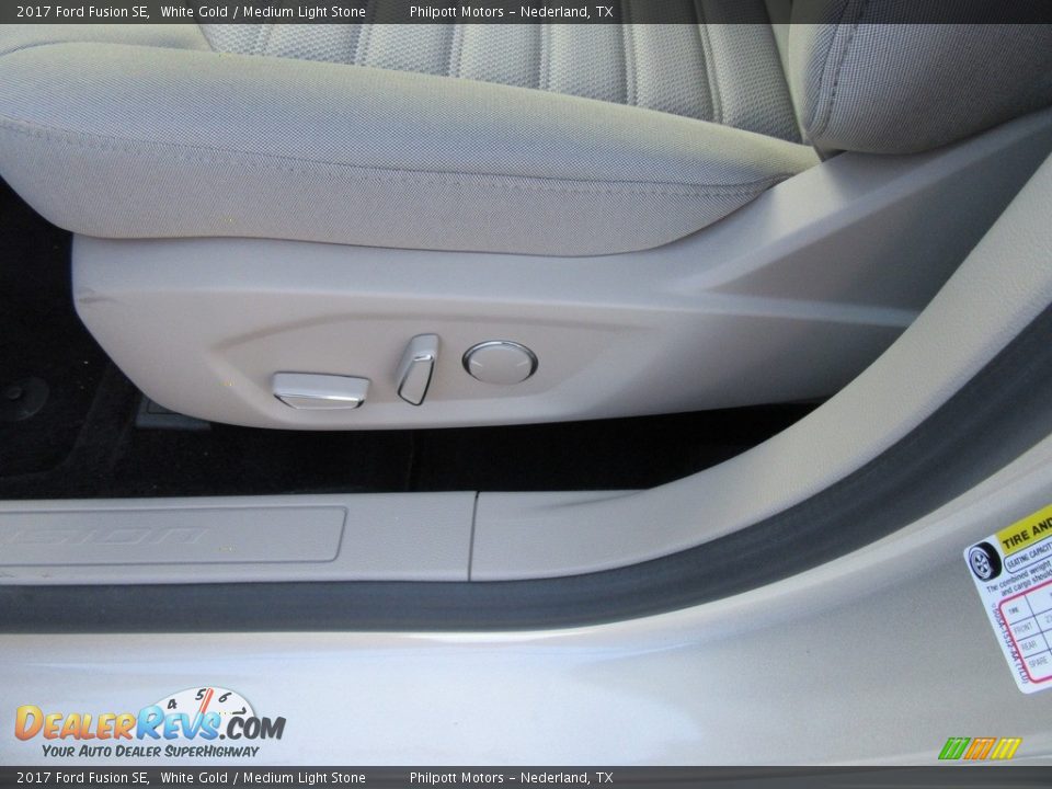 2017 Ford Fusion SE White Gold / Medium Light Stone Photo #22