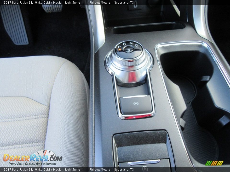 2017 Ford Fusion SE White Gold / Medium Light Stone Photo #27