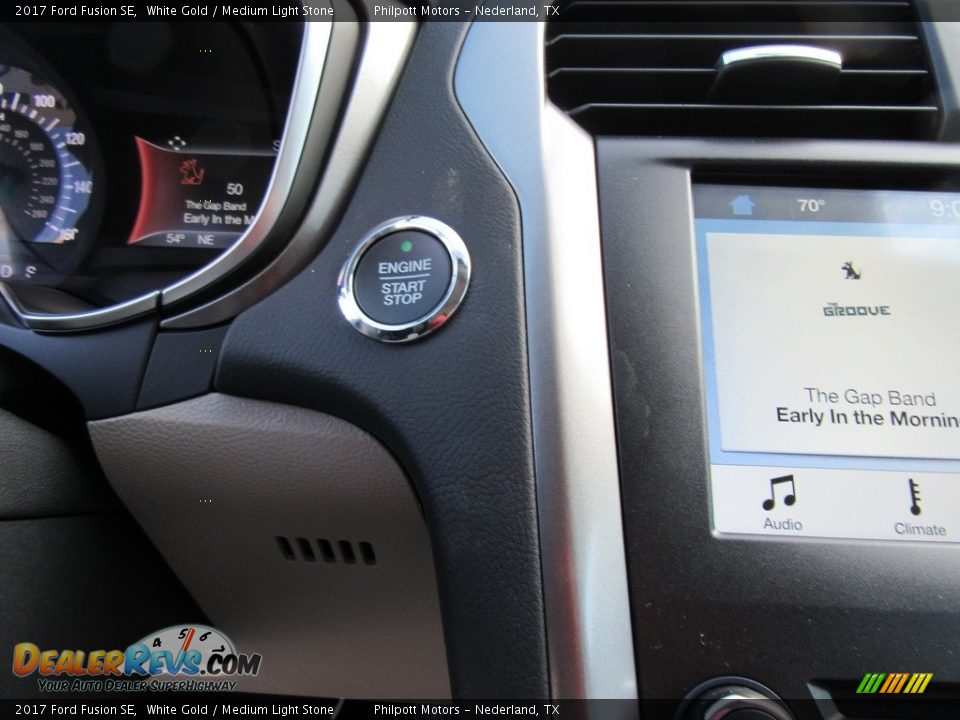 2017 Ford Fusion SE White Gold / Medium Light Stone Photo #28