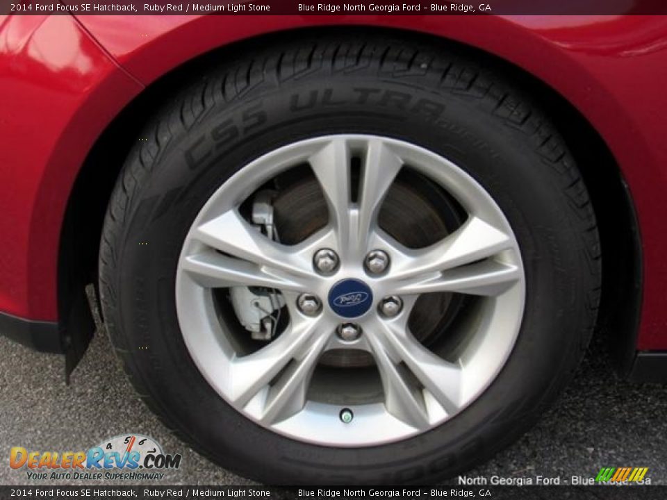 2014 Ford Focus SE Hatchback Ruby Red / Medium Light Stone Photo #9