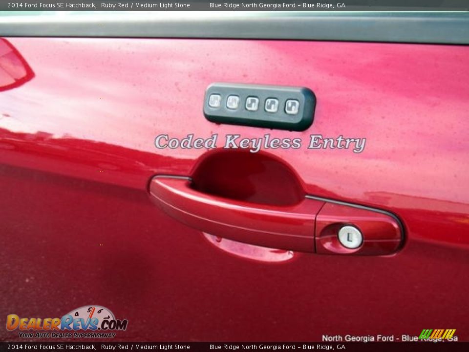 2014 Ford Focus SE Hatchback Ruby Red / Medium Light Stone Photo #27