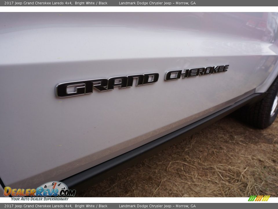 2017 Jeep Grand Cherokee Laredo 4x4 Bright White / Black Photo #7