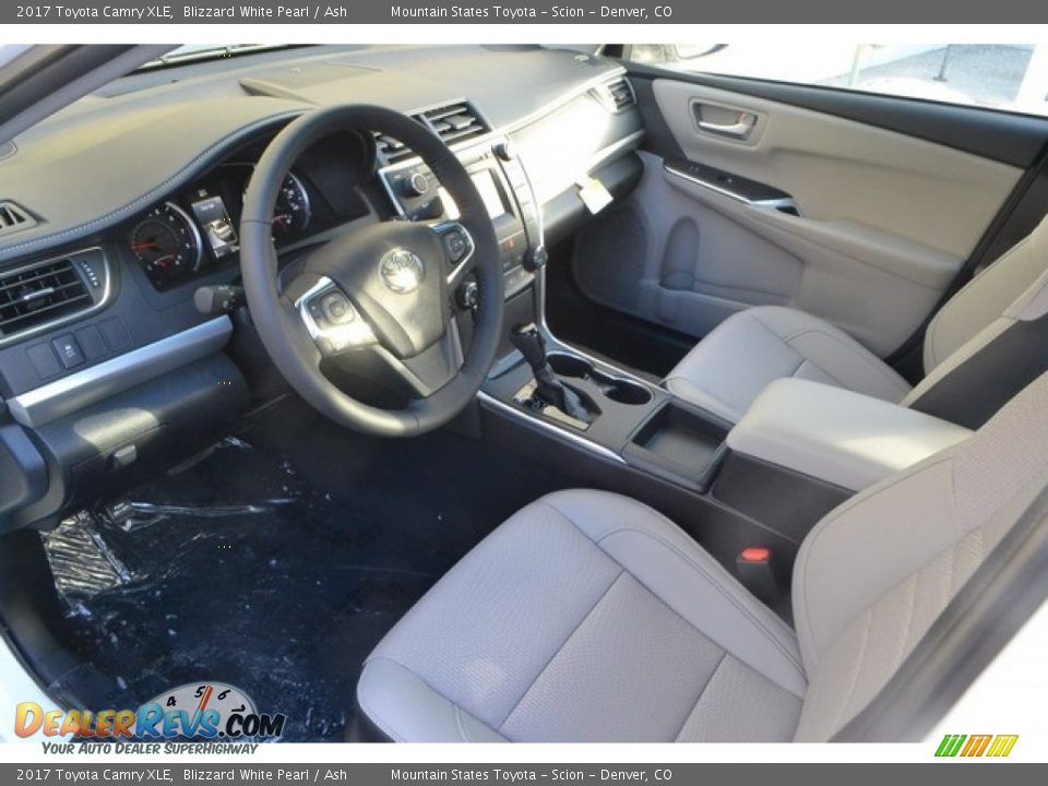 2017 Toyota Camry XLE Blizzard White Pearl / Ash Photo #5