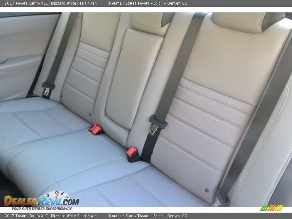 2017 Toyota Camry XLE Blizzard White Pearl / Ash Photo #7