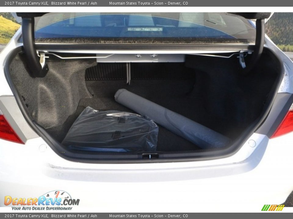 2017 Toyota Camry XLE Blizzard White Pearl / Ash Photo #8