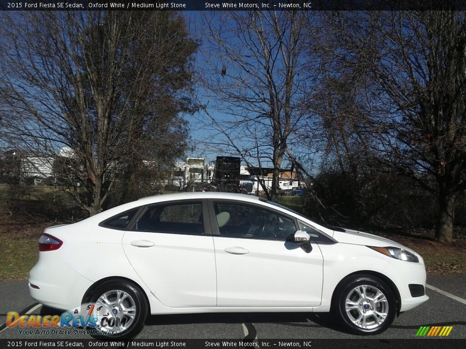 2015 Ford Fiesta SE Sedan Oxford White / Medium Light Stone Photo #5