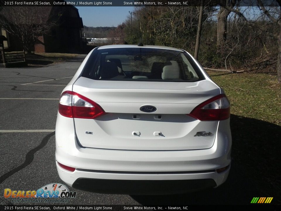 2015 Ford Fiesta SE Sedan Oxford White / Medium Light Stone Photo #7