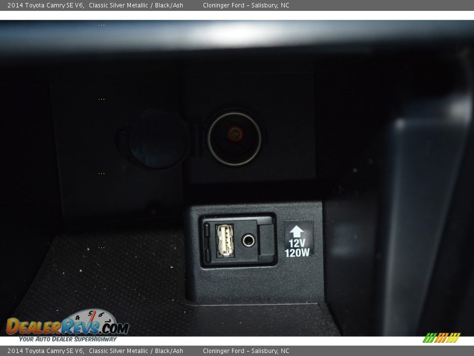 2014 Toyota Camry SE V6 Classic Silver Metallic / Black/Ash Photo #22