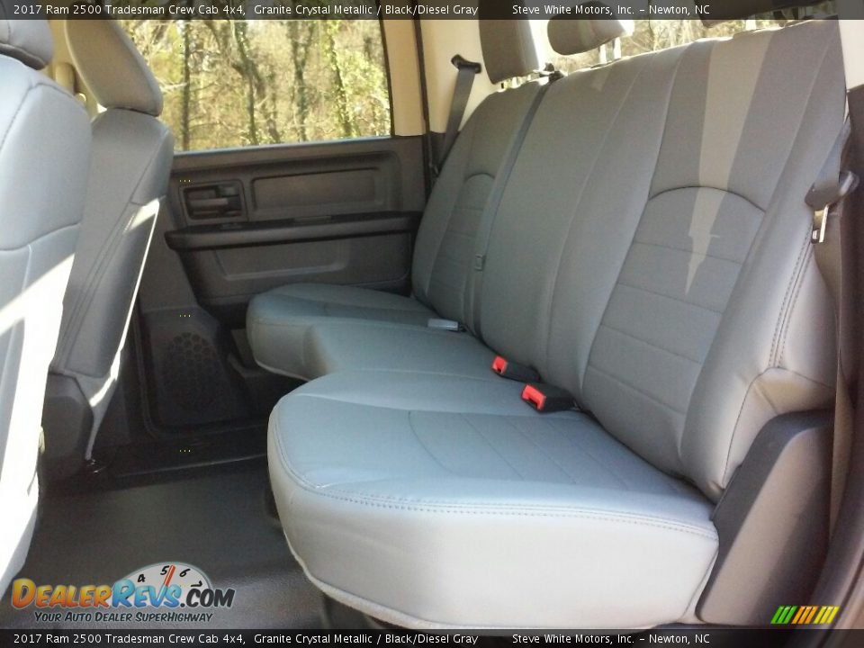 2017 Ram 2500 Tradesman Crew Cab 4x4 Granite Crystal Metallic / Black/Diesel Gray Photo #17
