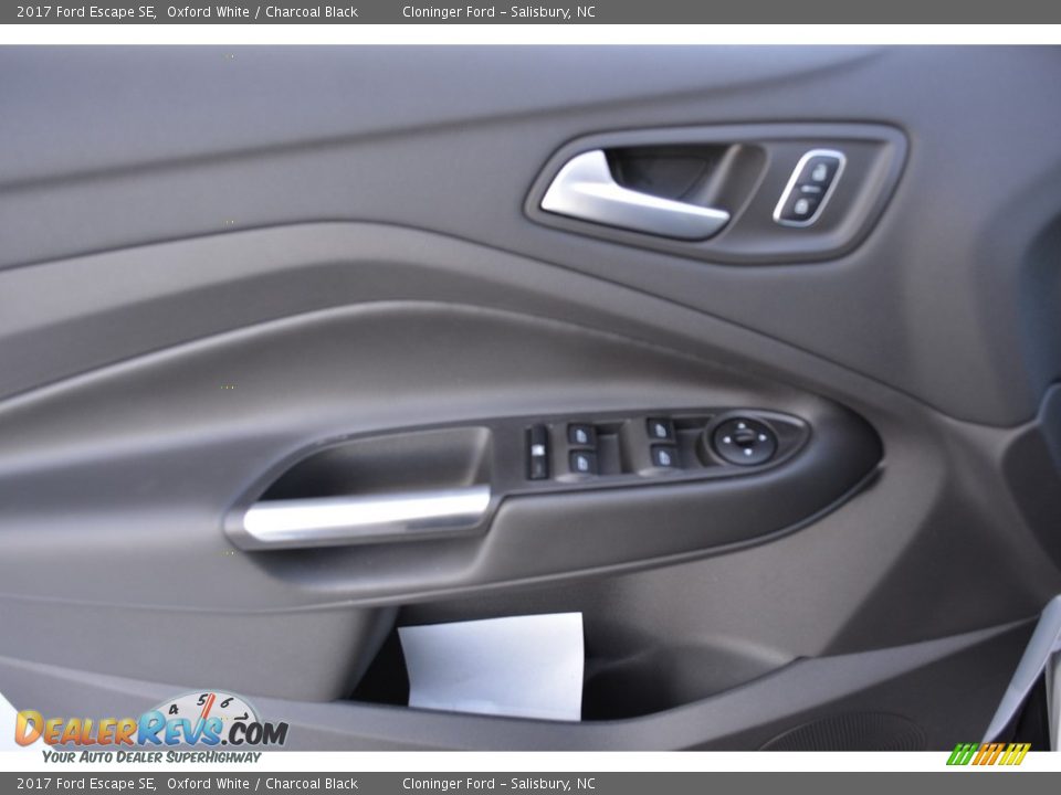 2017 Ford Escape SE Oxford White / Charcoal Black Photo #5