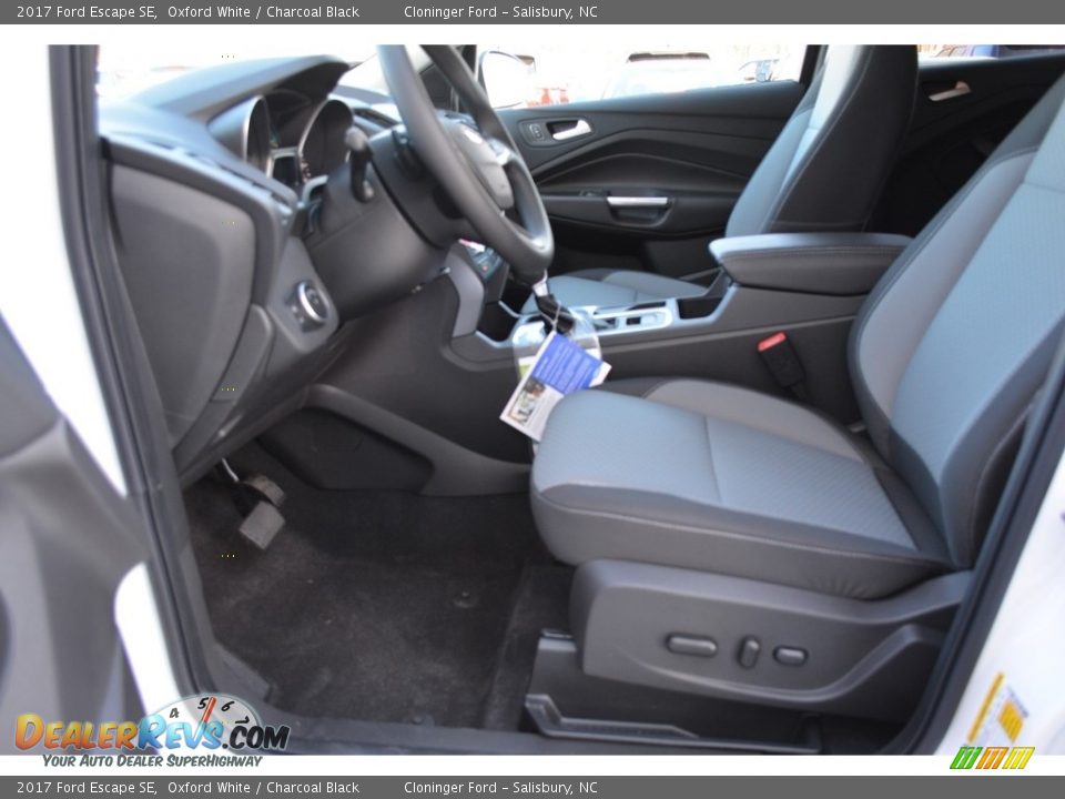 2017 Ford Escape SE Oxford White / Charcoal Black Photo #6