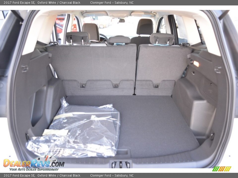 2017 Ford Escape SE Oxford White / Charcoal Black Photo #9