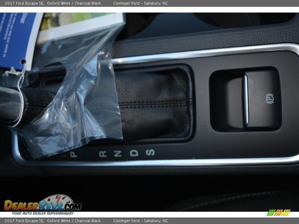 2017 Ford Escape SE Oxford White / Charcoal Black Photo #14