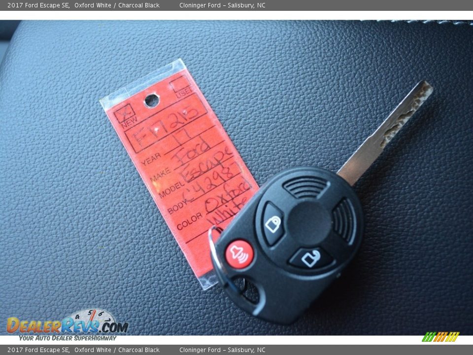 2017 Ford Escape SE Oxford White / Charcoal Black Photo #17