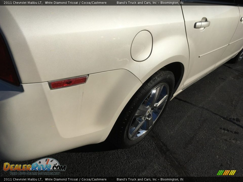 2011 Chevrolet Malibu LT White Diamond Tricoat / Cocoa/Cashmere Photo #30