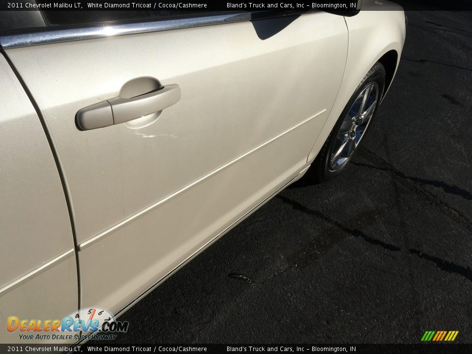 2011 Chevrolet Malibu LT White Diamond Tricoat / Cocoa/Cashmere Photo #32