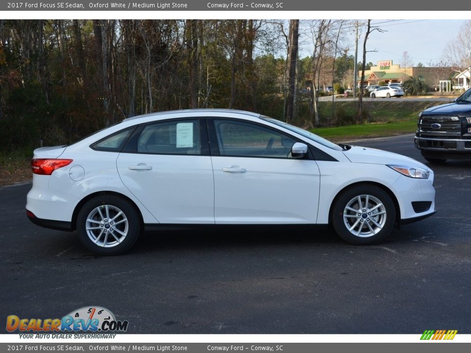 2017 Ford Focus SE Sedan Oxford White / Medium Light Stone Photo #2