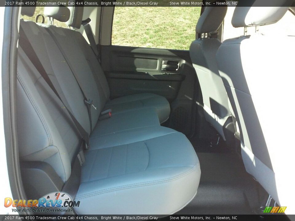 2017 Ram 4500 Tradesman Crew Cab 4x4 Chassis Bright White / Black/Diesel Gray Photo #12