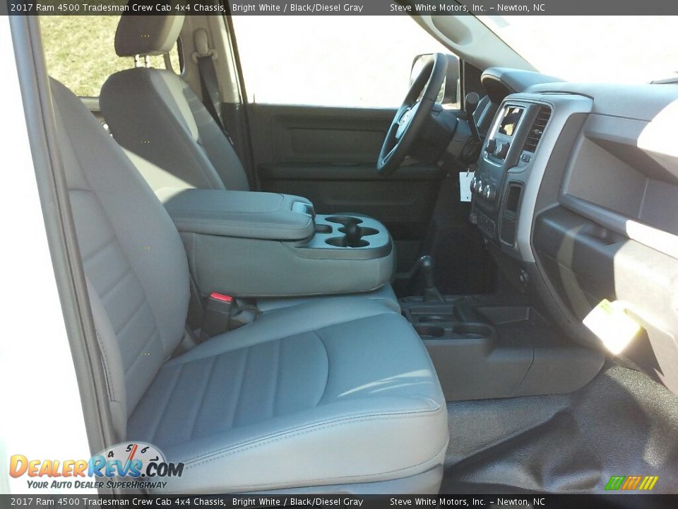 2017 Ram 4500 Tradesman Crew Cab 4x4 Chassis Bright White / Black/Diesel Gray Photo #13