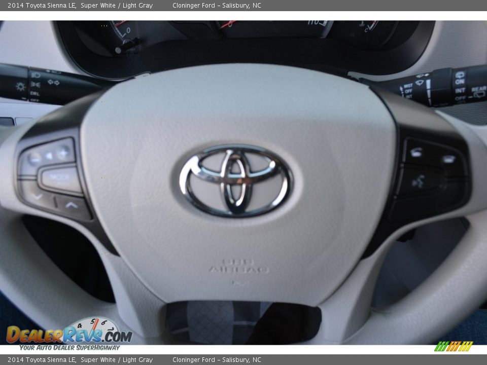 2014 Toyota Sienna LE Super White / Light Gray Photo #20