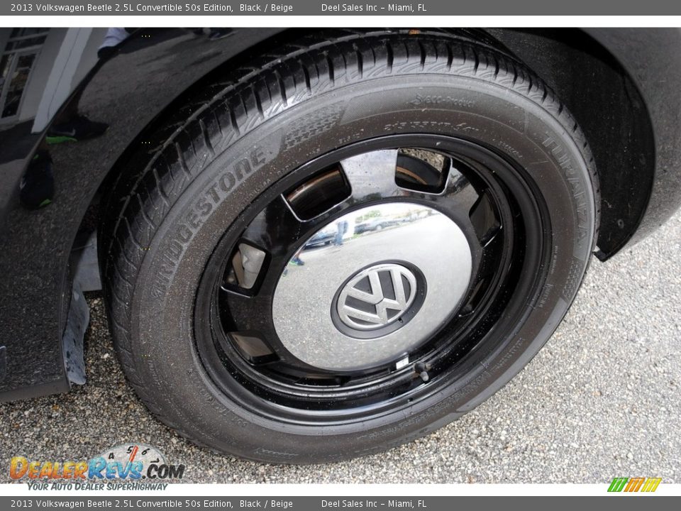 2013 Volkswagen Beetle 2.5L Convertible 50s Edition Black / Beige Photo #11
