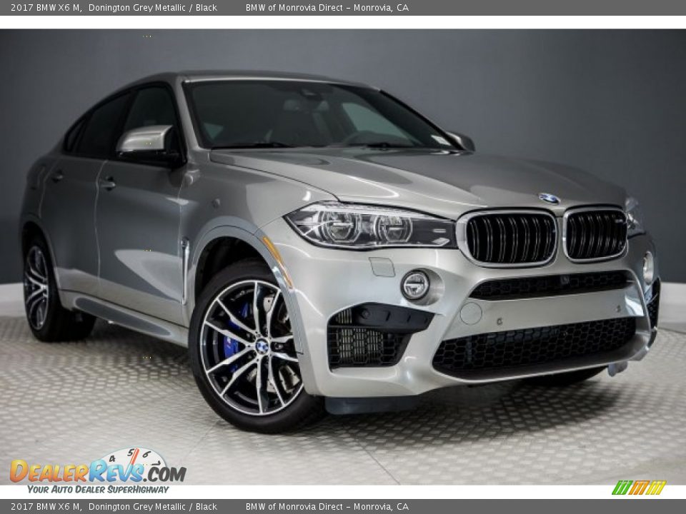 Front 3/4 View of 2017 BMW X6 M  Photo #12