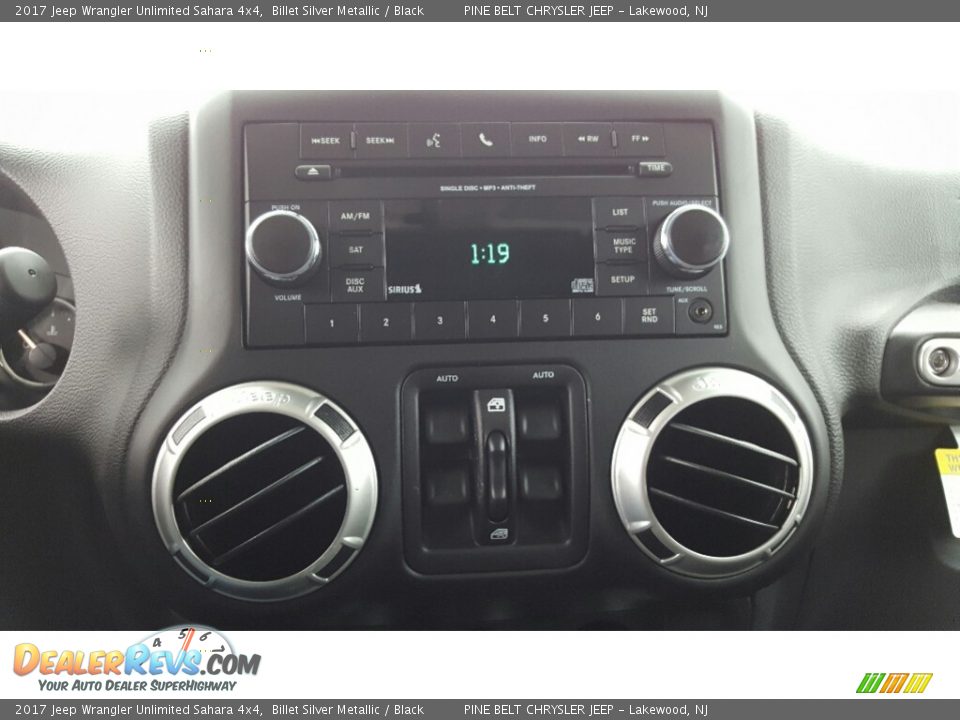 2017 Jeep Wrangler Unlimited Sahara 4x4 Billet Silver Metallic / Black Photo #10
