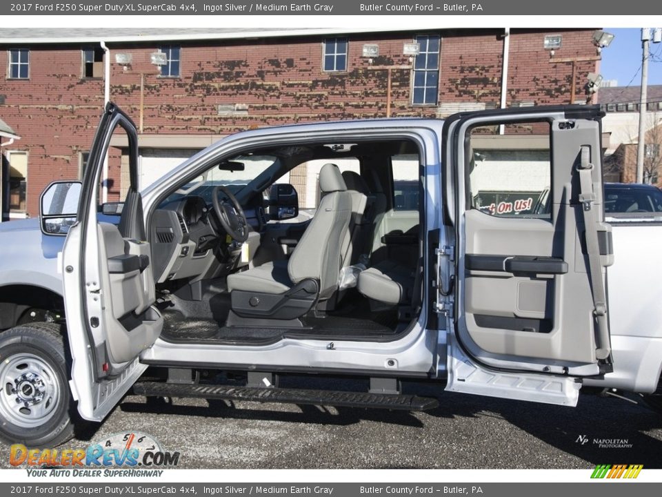 2017 Ford F250 Super Duty XL SuperCab 4x4 Ingot Silver / Medium Earth Gray Photo #8