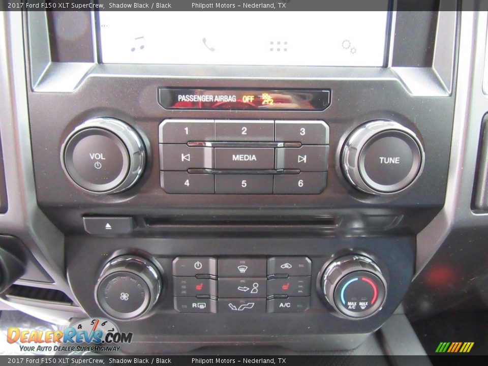 Controls of 2017 Ford F150 XLT SuperCrew Photo #27