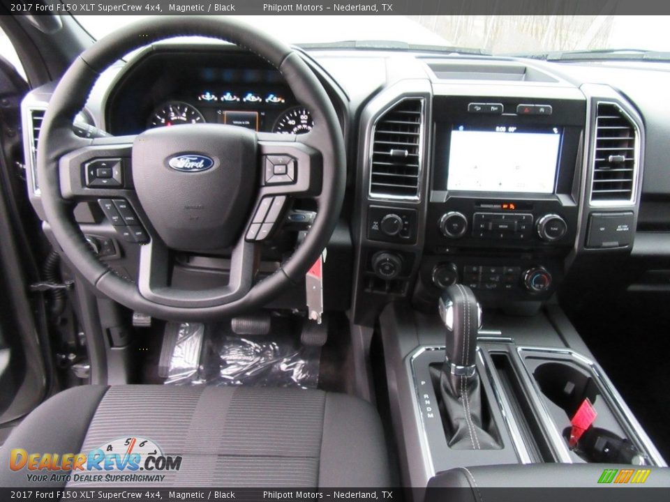 2017 Ford F150 XLT SuperCrew 4x4 Magnetic / Black Photo #25