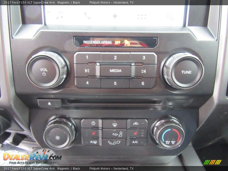 2017 Ford F150 XLT SuperCrew 4x4 Magnetic / Black Photo #28