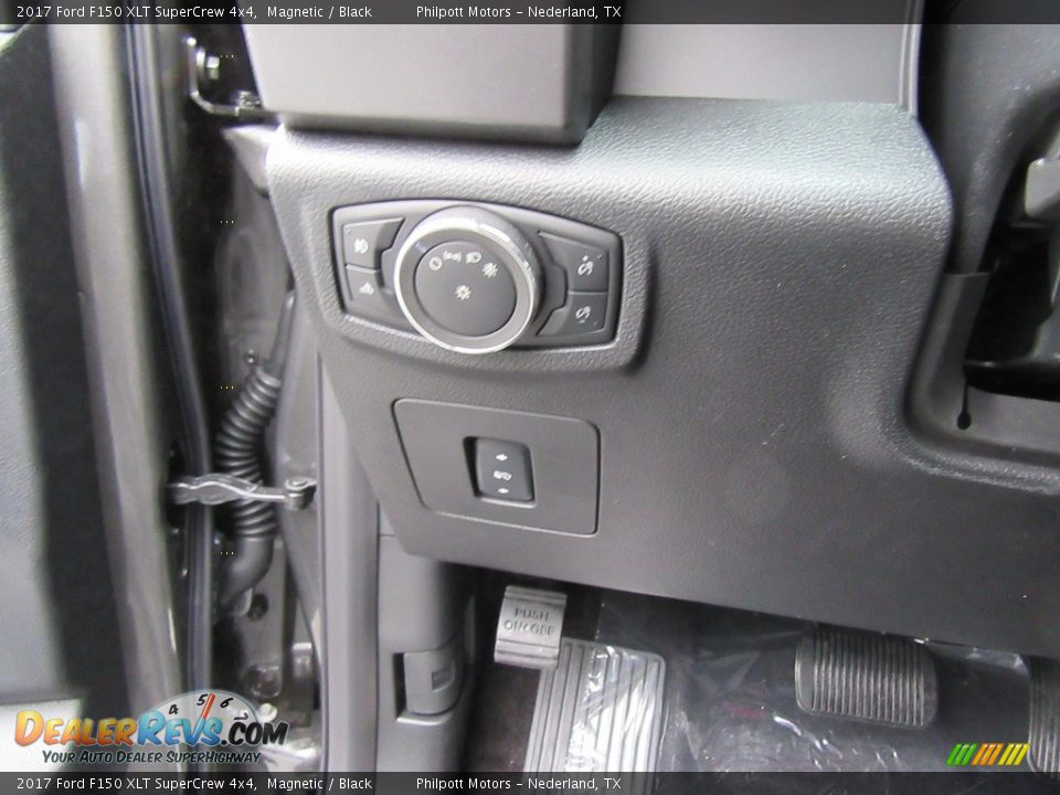 2017 Ford F150 XLT SuperCrew 4x4 Magnetic / Black Photo #35