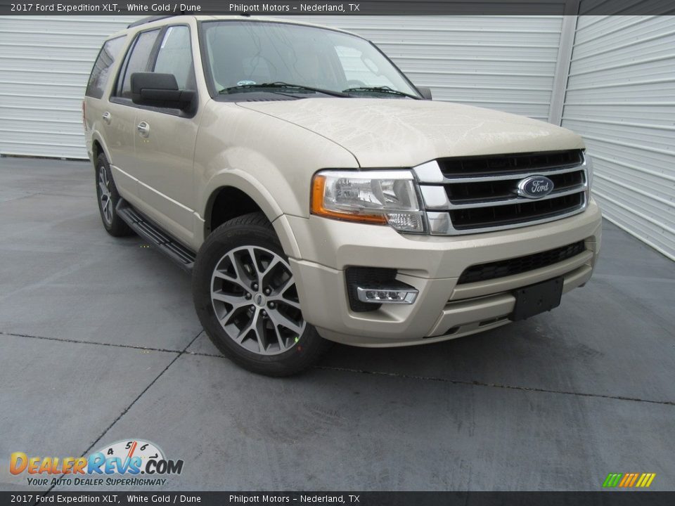 Front 3/4 View of 2017 Ford Expedition XLT Photo #1