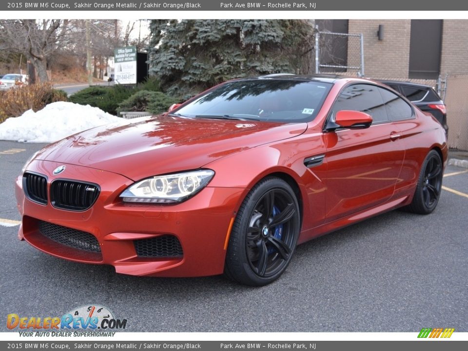 Front 3/4 View of 2015 BMW M6 Coupe Photo #6